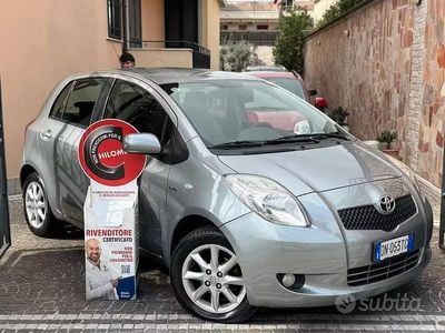 Usata Toyota Yaris 89 CV (65 kW) 2008 Grigio Utilitaria