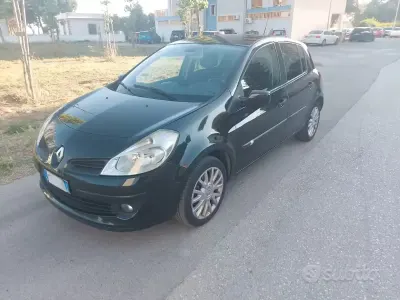 Usata Renault Clio LE 85 CV (62 kW) 2007 Nero Utilitaria