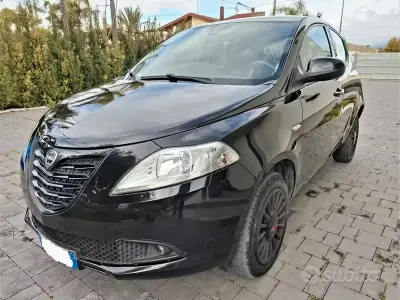 Usata Lancia Ypsilon 85 CV (62 kW) 2015 Nero Utilitaria