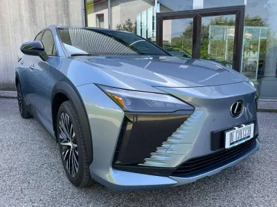 Usata Lexus RZ 450e 131 kW (179 CV) 2025 Grigio SUV
