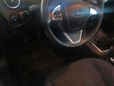 Usata Ford Fiesta 75 CV (55 kW) 2016 Grigio Utilitaria