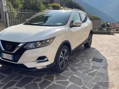 Usata Nissan Qashqai N-Connecta 131 CV (96 kW) 2017 Bianco SUV