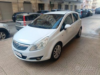 Usata Opel Corsa 74 CV (54 kW) 2009 Bianco Utilitaria