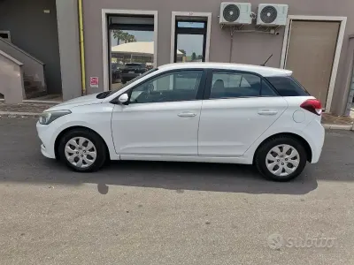 Usata Hyundai i20 Classic 84 CV (61 kW) 2015 Bianco Utilitaria