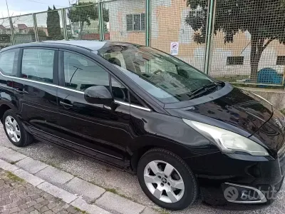 Usata Peugeot 5008 115 CV (84 kW) 2015 Nero Monovolume