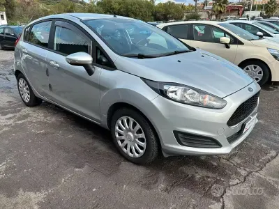 Usata Ford Fiesta 75 CV (55 kW) 2014 Grigio Utilitaria