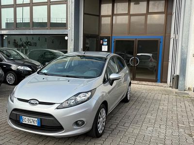 Usata Ford Fiesta Titanium 82 CV (60 kW) 2010 Grigio Utilitaria