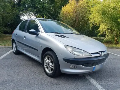 Usata Peugeot 206 75 CV (55 kW) 2000 Grigio Utilitaria