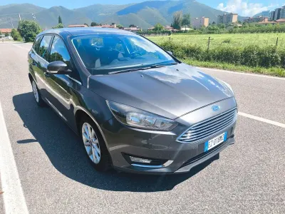 Begagnad Ford Focus 120 HK (88 kW) 2015 Grå Kombi