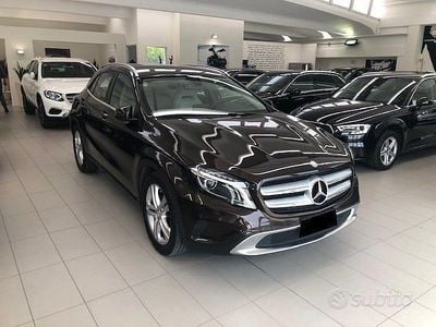 Usata Mercedes GLA200 136 CV (100 kW) 2016 Marrone SUV