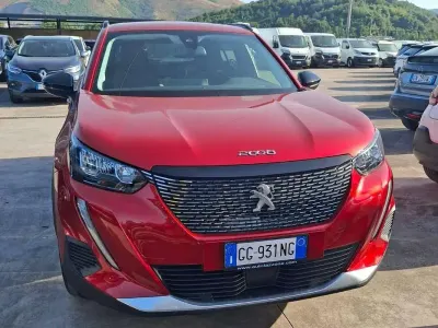 Usata Peugeot 2008 Allure 110 CV (80 kW) 2021 Rosso SUV