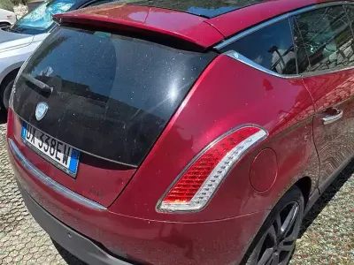 Usata Lancia Delta 120 CV (88 kW) 2009 Rosso Utilitaria