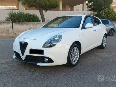 Usata Alfa Romeo Giulietta Super 120 CV (88 kW) 2018 Bianco Utilitaria