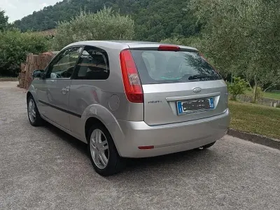 Usata Ford Fiesta 2005 Grigio Utilitaria