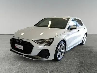 Usata Audi A3 S-Line 150 CV (110 kW) 2024 Bianco ghiaccio metallizzato Berlina