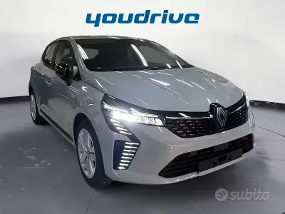 Nuova Renault Clio V Evolution 101 CV (74 kW) 2025 Grigio Utilitaria