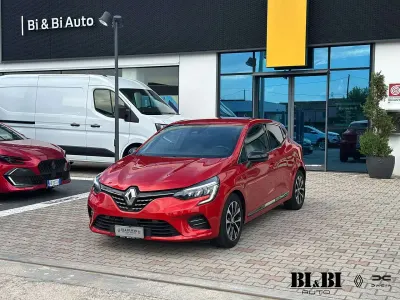 Usata Renault Clio V Techno 101 CV (74 kW) 2023 Rosso passion Berlina