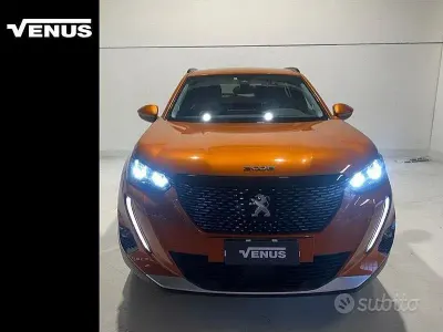 Usata Peugeot 2008 Allure 110 CV (80 kW) 2021 Arancione SUV