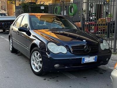 Usata Mercedes C220 143 CV (105 kW) 2001 Blu Berlina