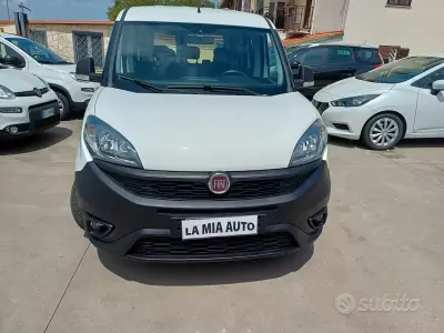 Begagnad Fiat Doblò 95 HK (69 kW) 2021 Vit Minibuss