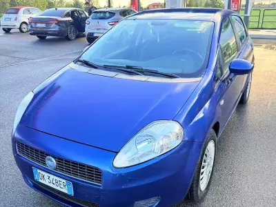 Usata Fiat Grande Punto Dynamic 65 CV (47 kW) 2007 Bluazzurro Utilitaria