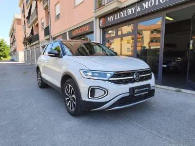Usata VW T-Roc Style 150 CV (110 kW) 2023 Grigio SUV