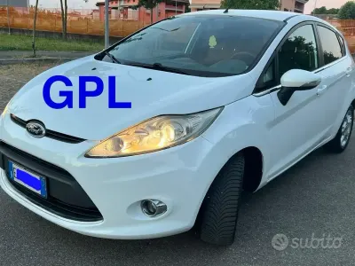 Usata Ford Fiesta Titanium X 97 CV (71 kW) 2012 Bianco Berlina