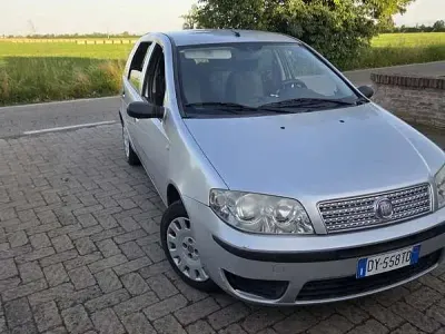 Usata Fiat Punto Active 52 CV (38 kW) 2009 Utilitaria