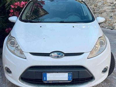 Usata Ford Fiesta Titanium 92 CV (67 kW) 2010 Bianco Berlina
