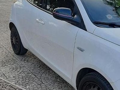 Usata Lancia Ypsilon 69 CV (50 kW) 2013 Bianco Utilitaria