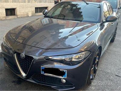 Usata Alfa Romeo Giulia 150 CV (110 kW) 2017 Grigio Berlina