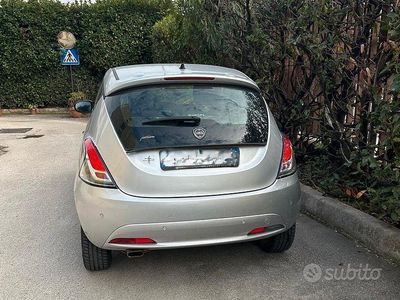 Usata Lancia Ypsilon 95 CV (69 kW) 2016 Grigio Utilitaria