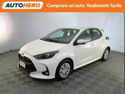 Usata Toyota Yaris Hybrid Active 92 CV (67 kW) 2022 Bianco Berlina