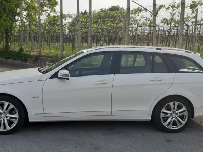 Second-hand Mercedes C220 Avantgarde 170 CP (125 kW) 2012 Alb Break