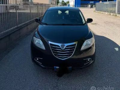 Usata Lancia Ypsilon Silver 80 CV (58 kW) 2012 Nero Utilitaria