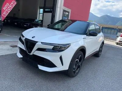Nuova Alfa Romeo Junior Edizione Speciale 136 CV (100 kW) 2026 Bianco SUV