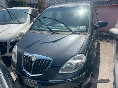 Usata Lancia Musa 95 CV (69 kW) 2012 Grigio Monovolume