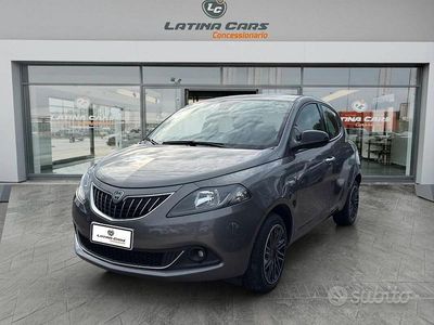 Usata Lancia Ypsilon Gold 70 CV (51 kW) 2022 Grigio Utilitaria