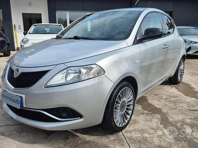 Usata Lancia Ypsilon Gold 69 CV (50 kW) 2017 Grigio Utilitaria
