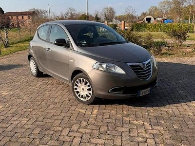 Usata Lancia Ypsilon 69 CV (50 kW) 2014 Grigio Utilitaria