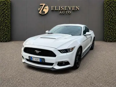 Usata Ford Mustang Fastback 317 CV (233 kW) 2015 Bianco Coupé