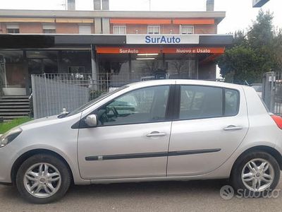 Usata Renault Clio II Luxe 74 CV (54 kW) 2006 Grigio Berlina