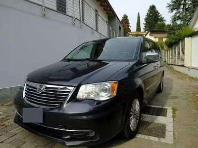 Usata Lancia Voyager 177 CV (130 kW) 2014 Blu Monovolume