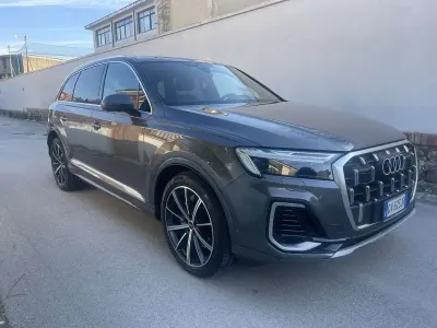 Usata Audi Q7 Ambiente 286 CV (210 kW) 2024 Grigio SUV