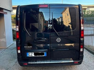 Usata Nissan NV300 95 CV (69 kW) 2017 Nero Furgone