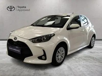 Usata Toyota Yaris Hybrid Active 116 CV (85 kW) 2023 Bianco Berlina