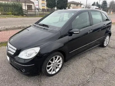 Usata Mercedes B200 140 CV (102 kW) 2007 Nero Monovolume