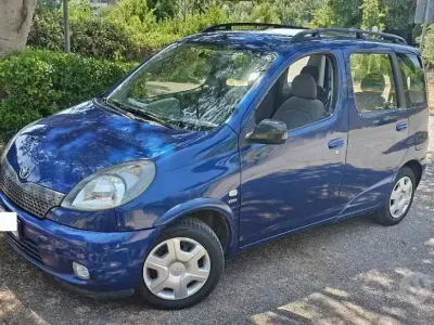 Usata Toyota Yaris Verso Sol 86 CV (63 kW) 2002 Bluazzurro Monovolume