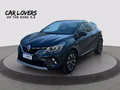 Usata Renault Captur Techno 145 CV (106 kW) 2022 Blu scuro SUV