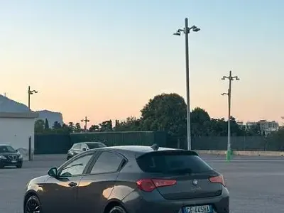 Usata Alfa Romeo Giulietta 105 CV (77 kW) 2013 Grigio Berlina